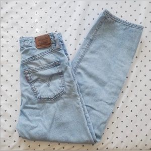 Levi’s Lightwash Denim Ribcage Straight Leg Jeans